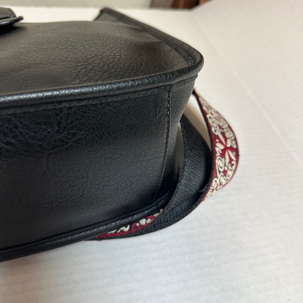 Le Miel Black Vegan Leather Crossbody Messenger Bag Embroidered Guitar Strap NEW - Picture 15 of 15
